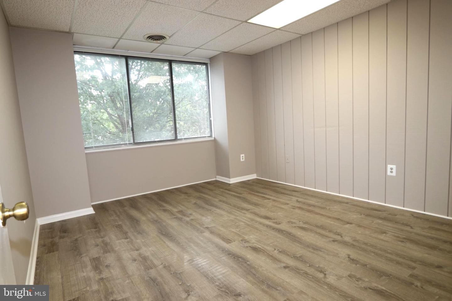 311 Maple Ave W #unit E Property Photo 10