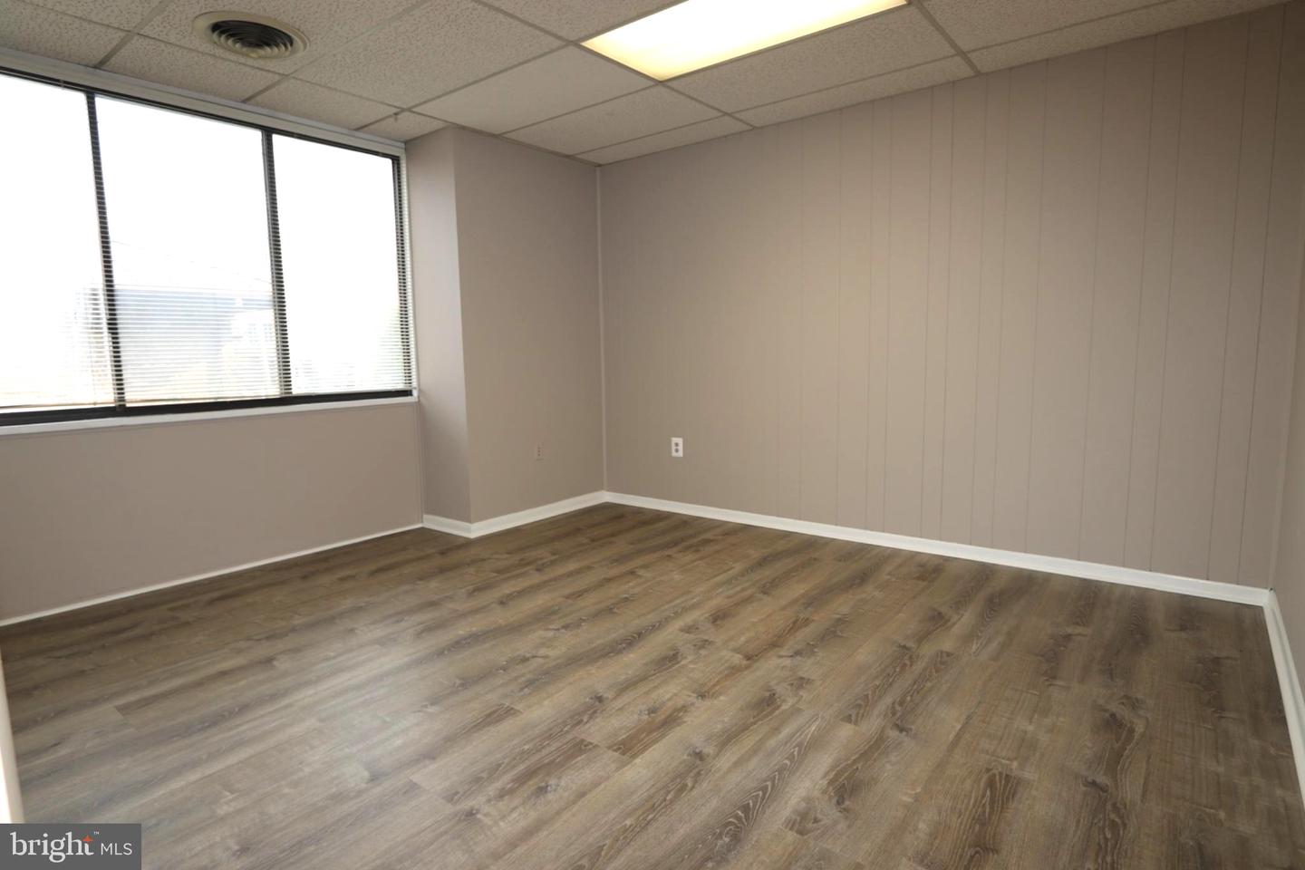 311 Maple Ave W #unit E Property Photo 11