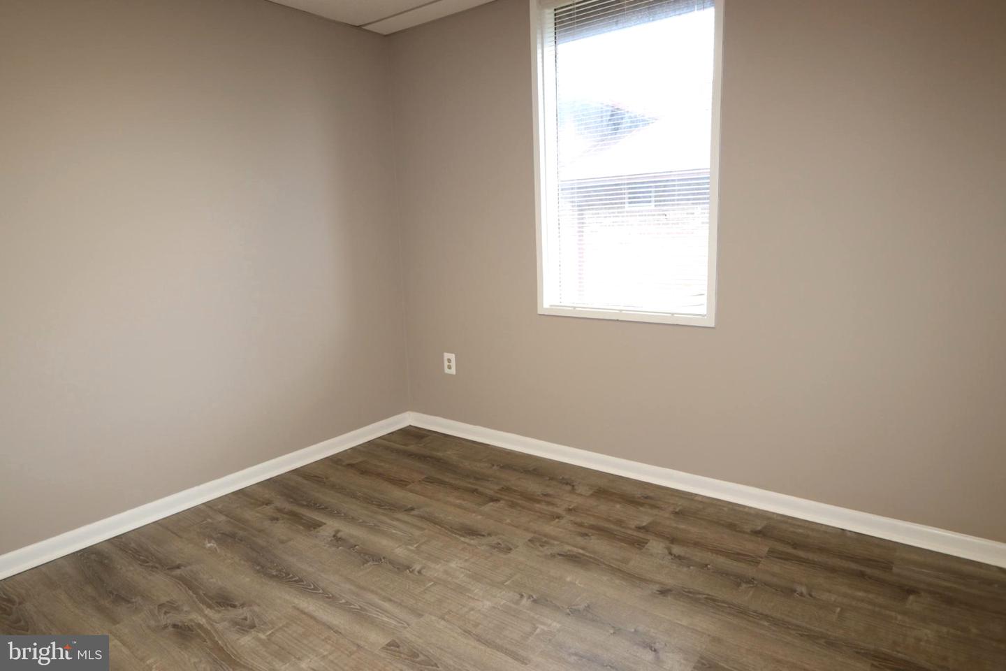 311 Maple Ave W #unit E Property Photo 12