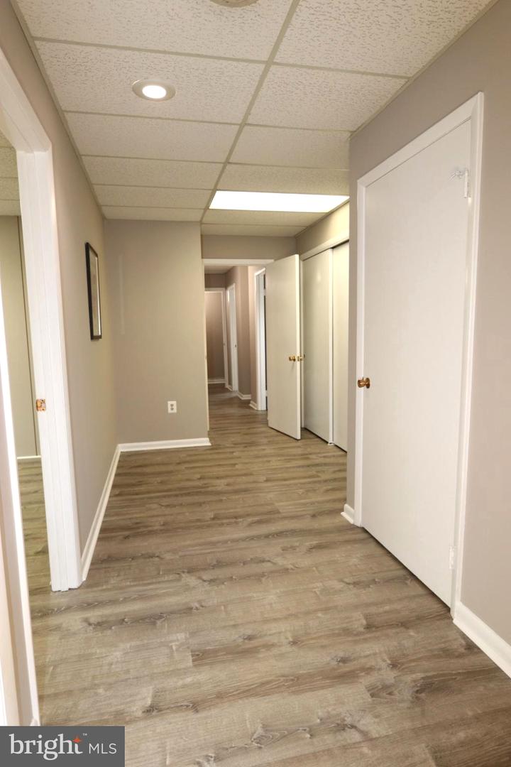 311 Maple Ave W #unit E Property Photo 13