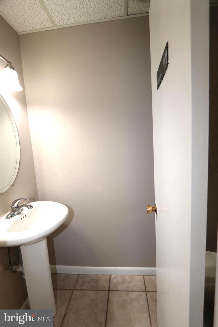 311 Maple Ave W #unit E Property Photo 15