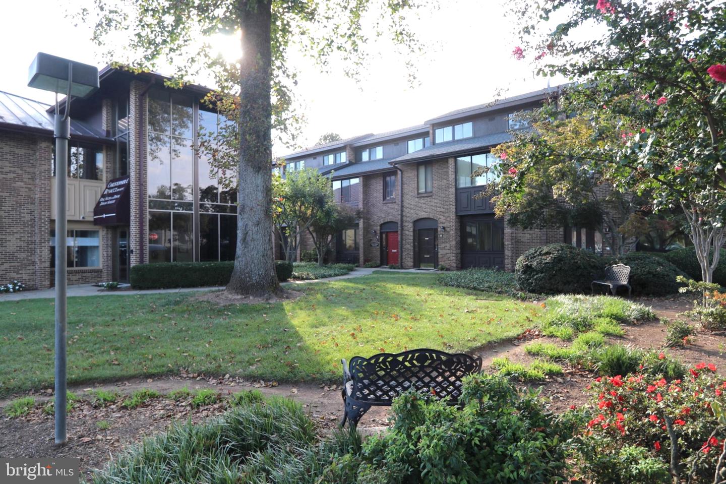 311 Maple Ave W #unit E Property Photo 23