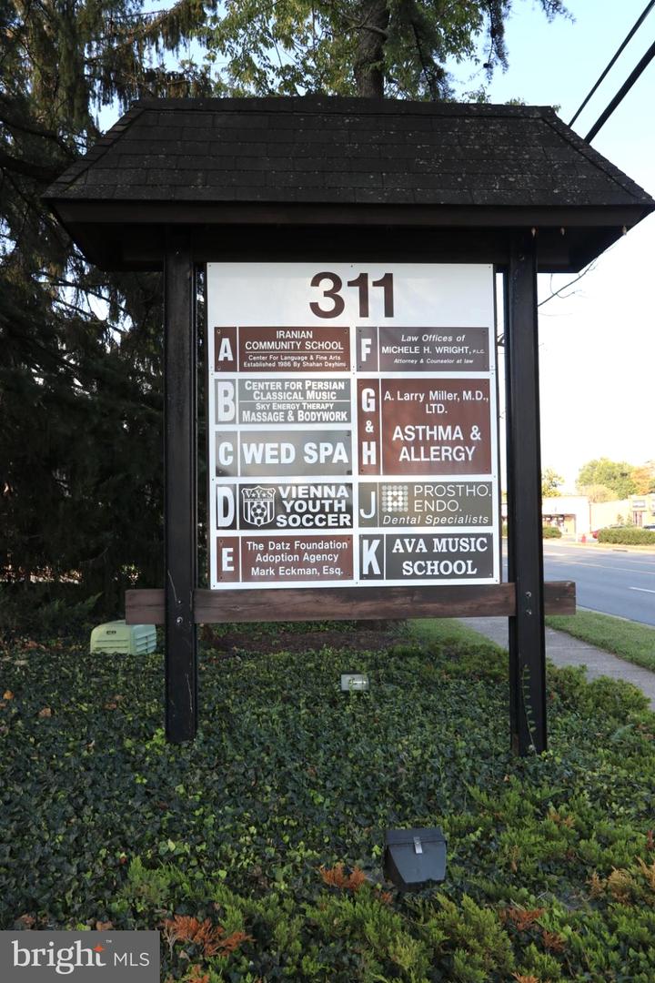 311 Maple Ave W #unit E Property Photo 24