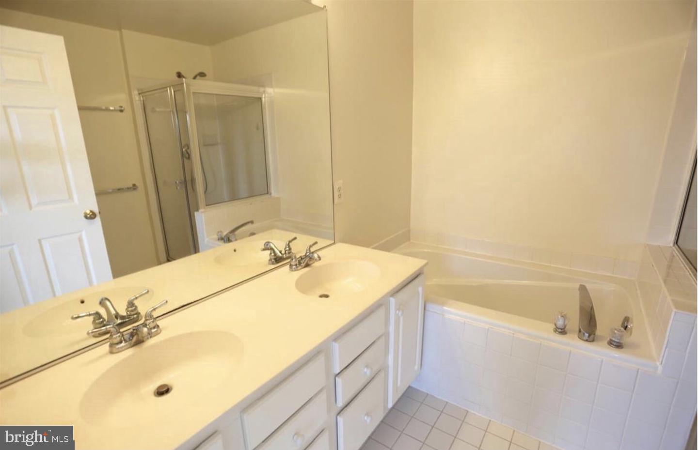 7068 Falls Reach Dr #301 Property Photo 10
