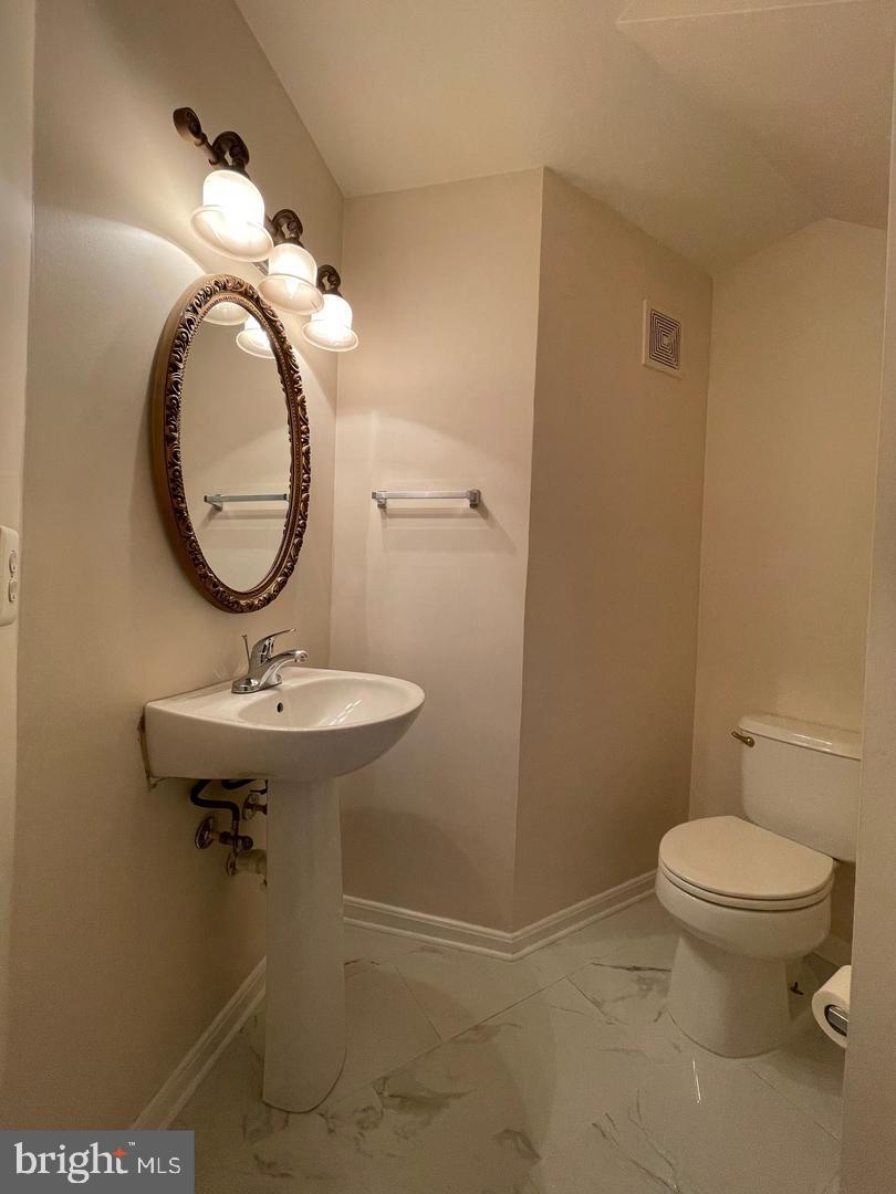 7068 Falls Reach Dr #301 Property Photo 12