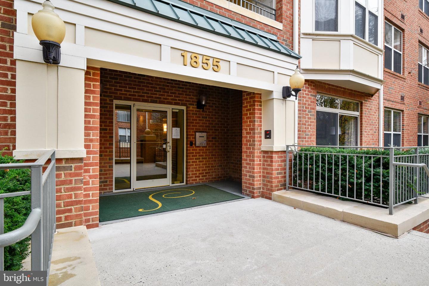 1855 Stratford Park Pl #416 Property Photo 1