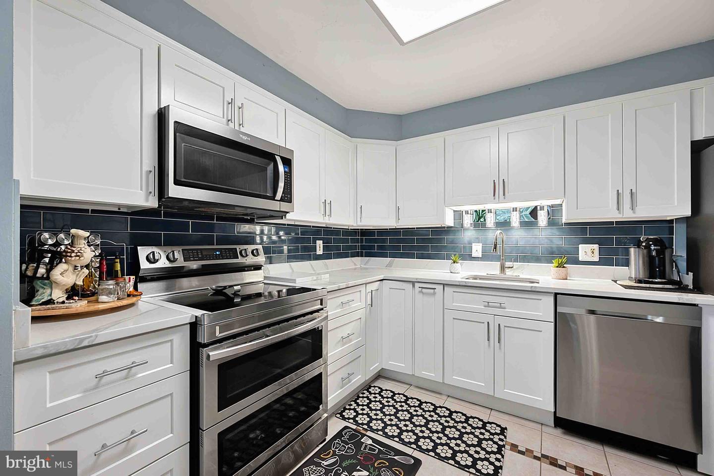 8261 Taunton Pl Property Photo 5