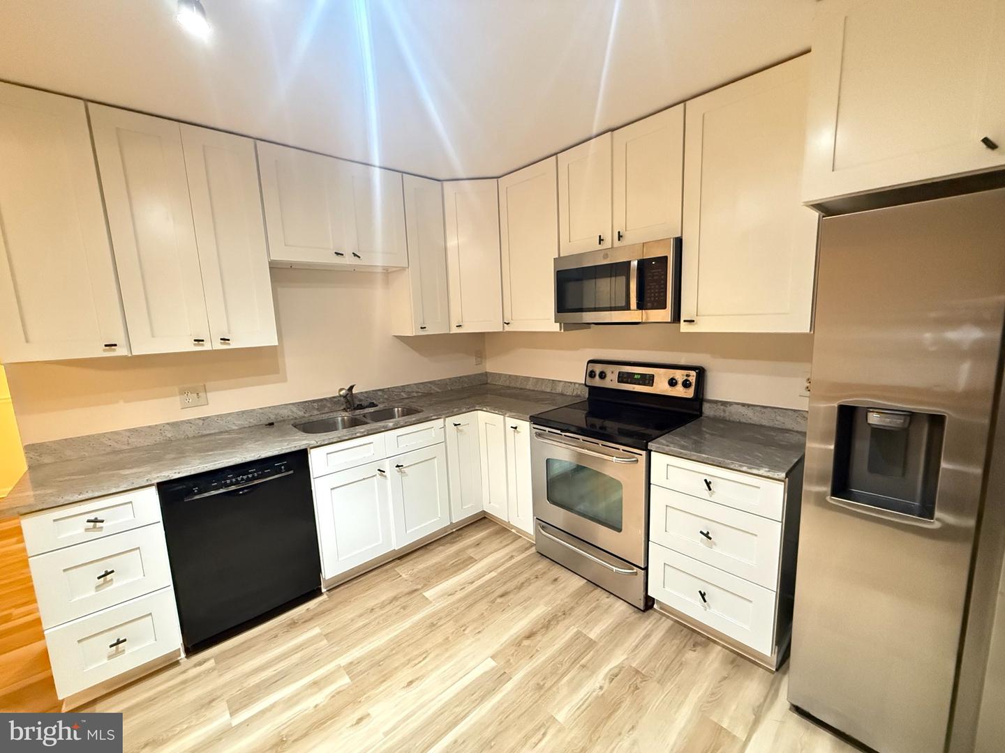 8915 Grandstaff Ct Property Photo 4
