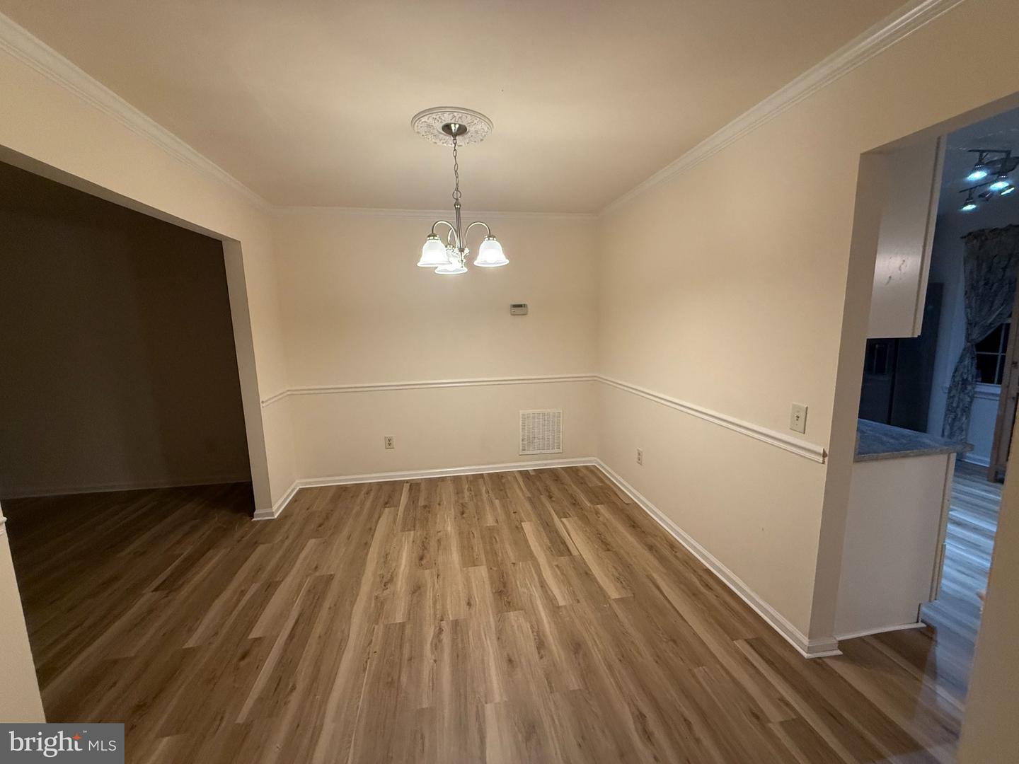 8915 Grandstaff Ct Property Photo 7