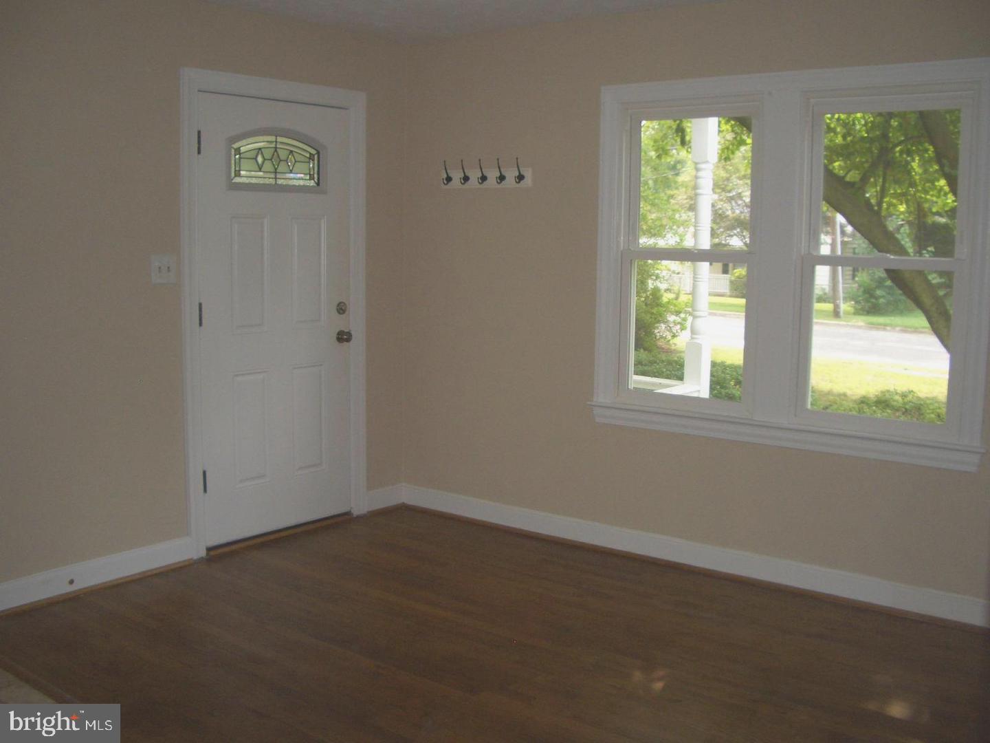 2853 Fairmont St Property Photo 4