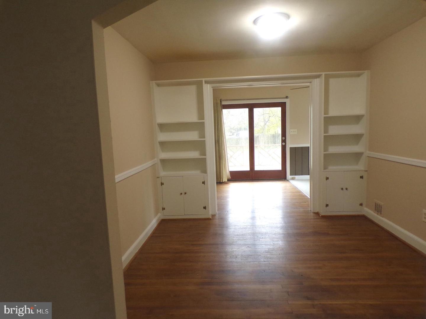 2853 Fairmont St Property Photo 6