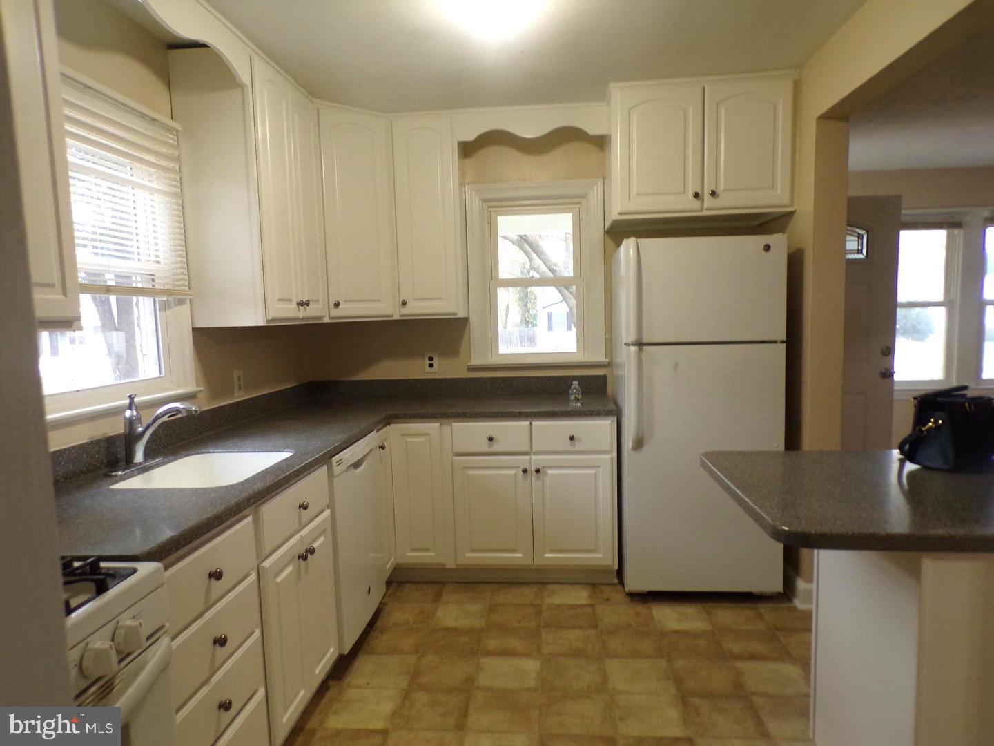 2853 Fairmont St Property Photo 10