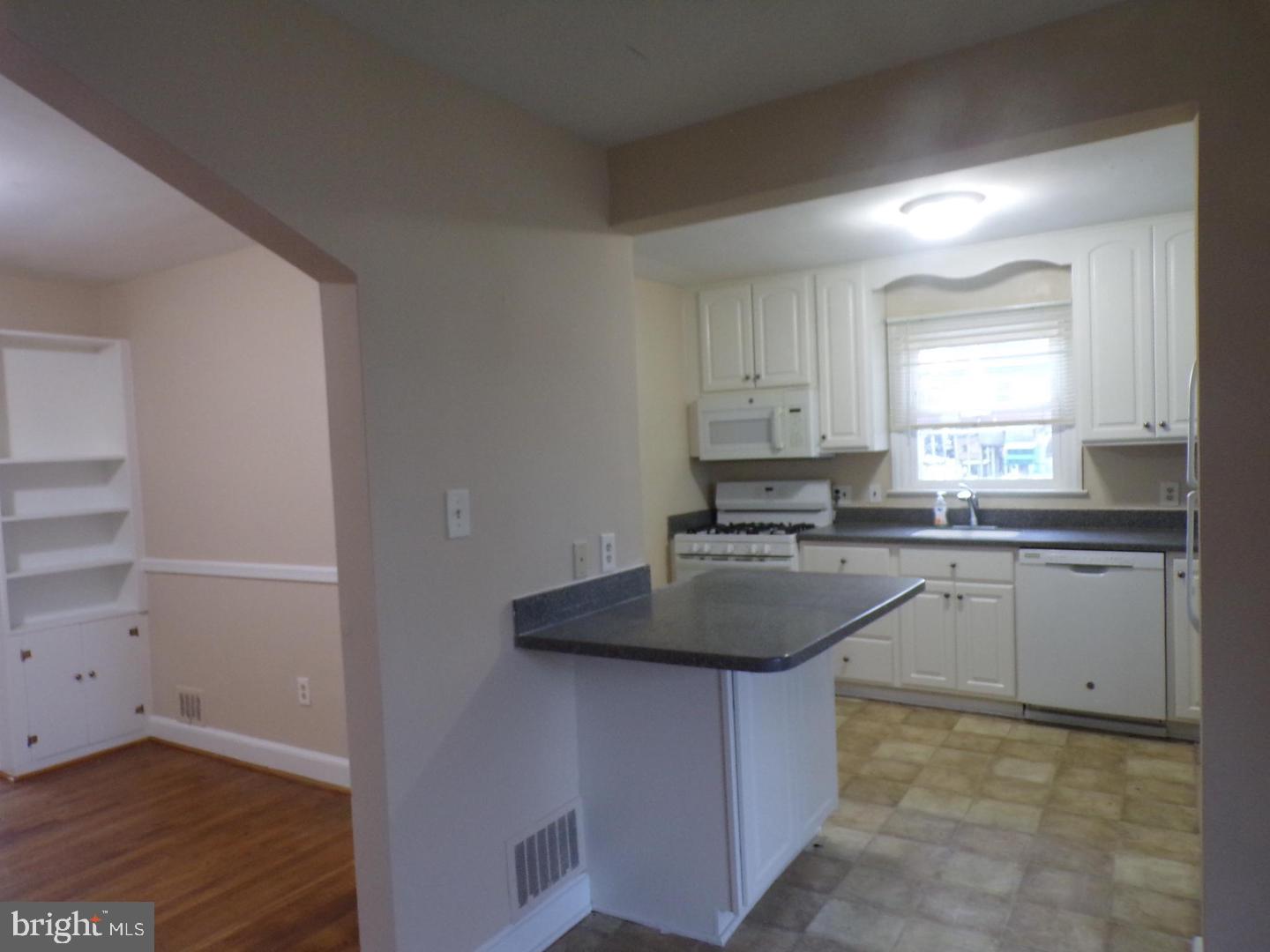 2853 Fairmont St Property Photo 11