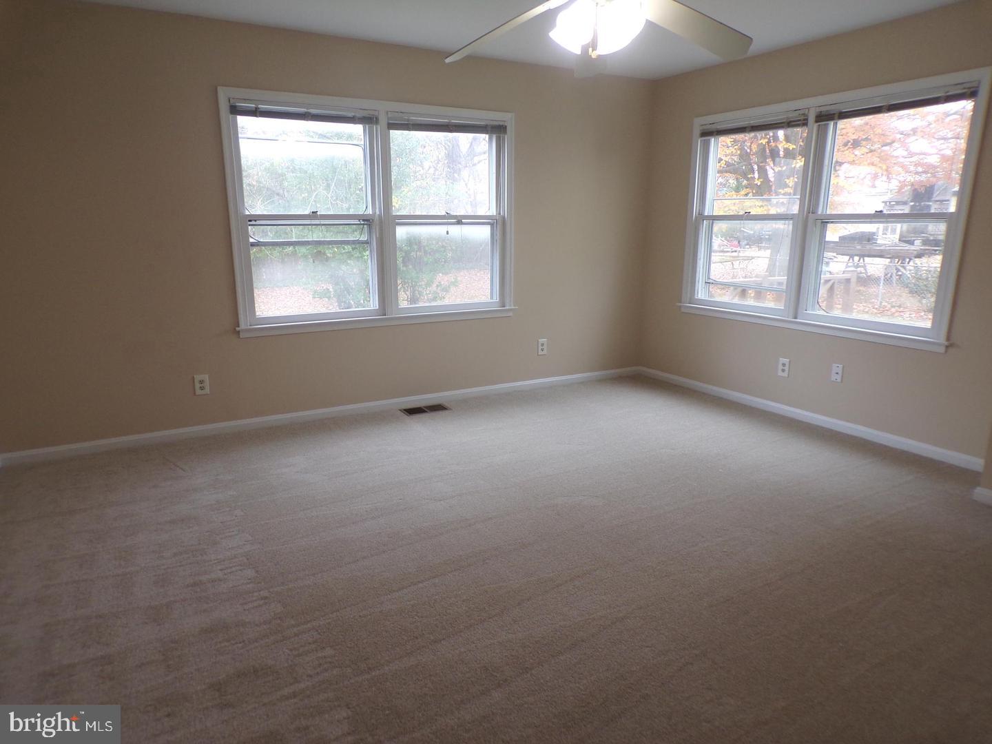 2853 Fairmont St Property Photo 14