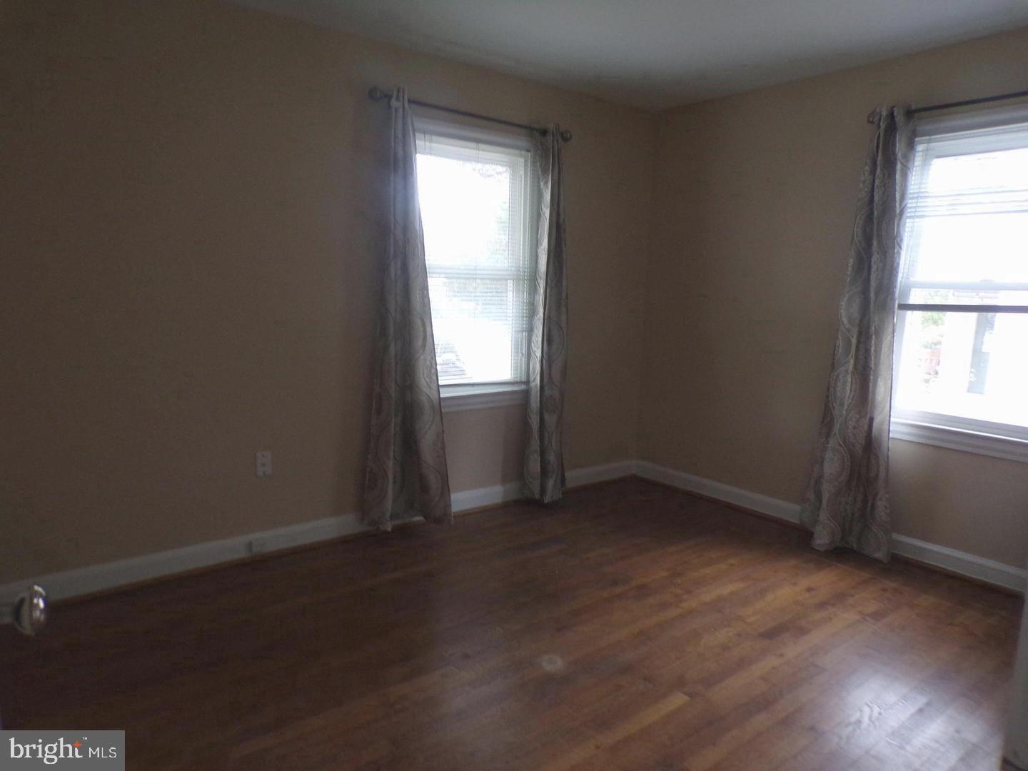2853 Fairmont St Property Photo 17
