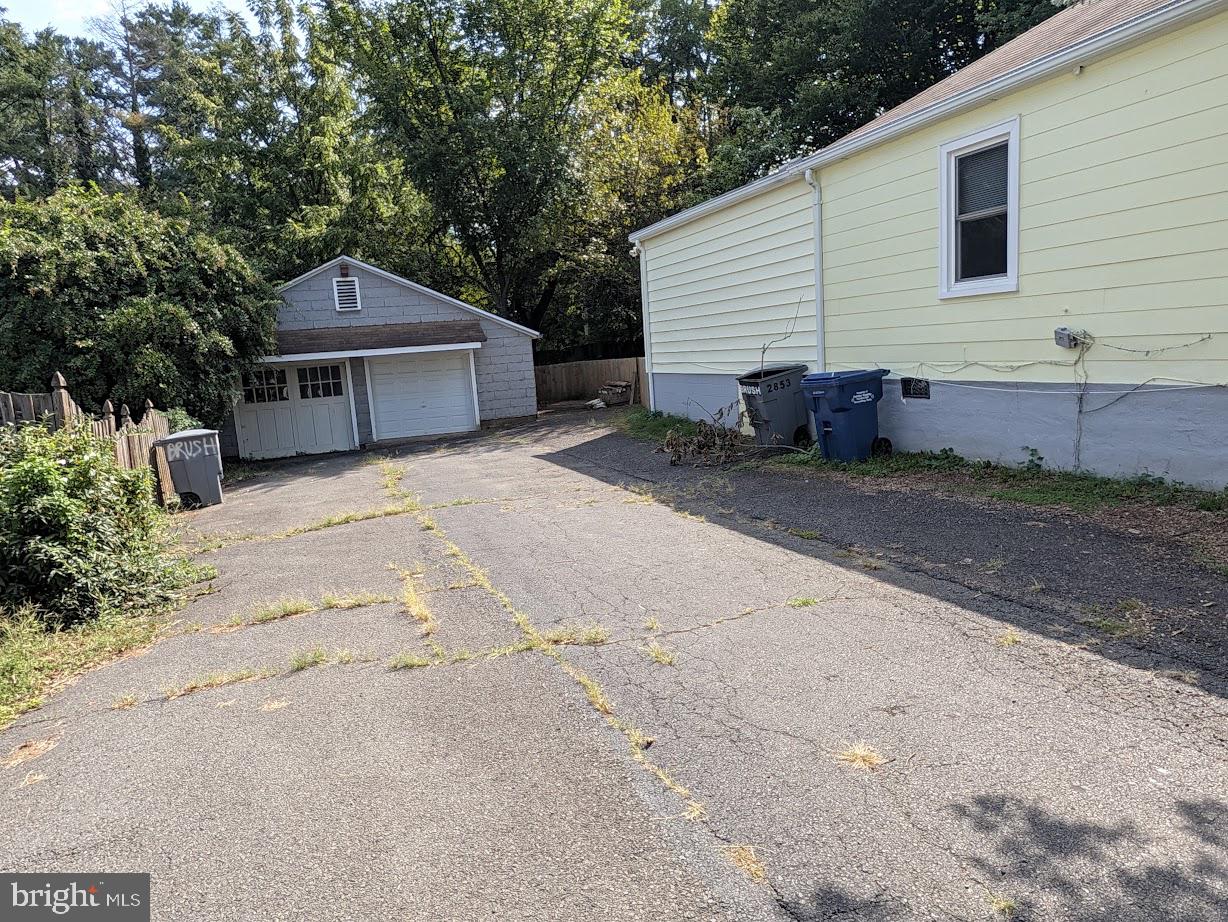 2853 Fairmont St Property Photo 29