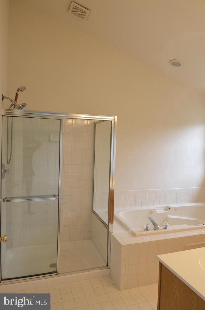 14243 Glade Spring Dr Property Photo 9
