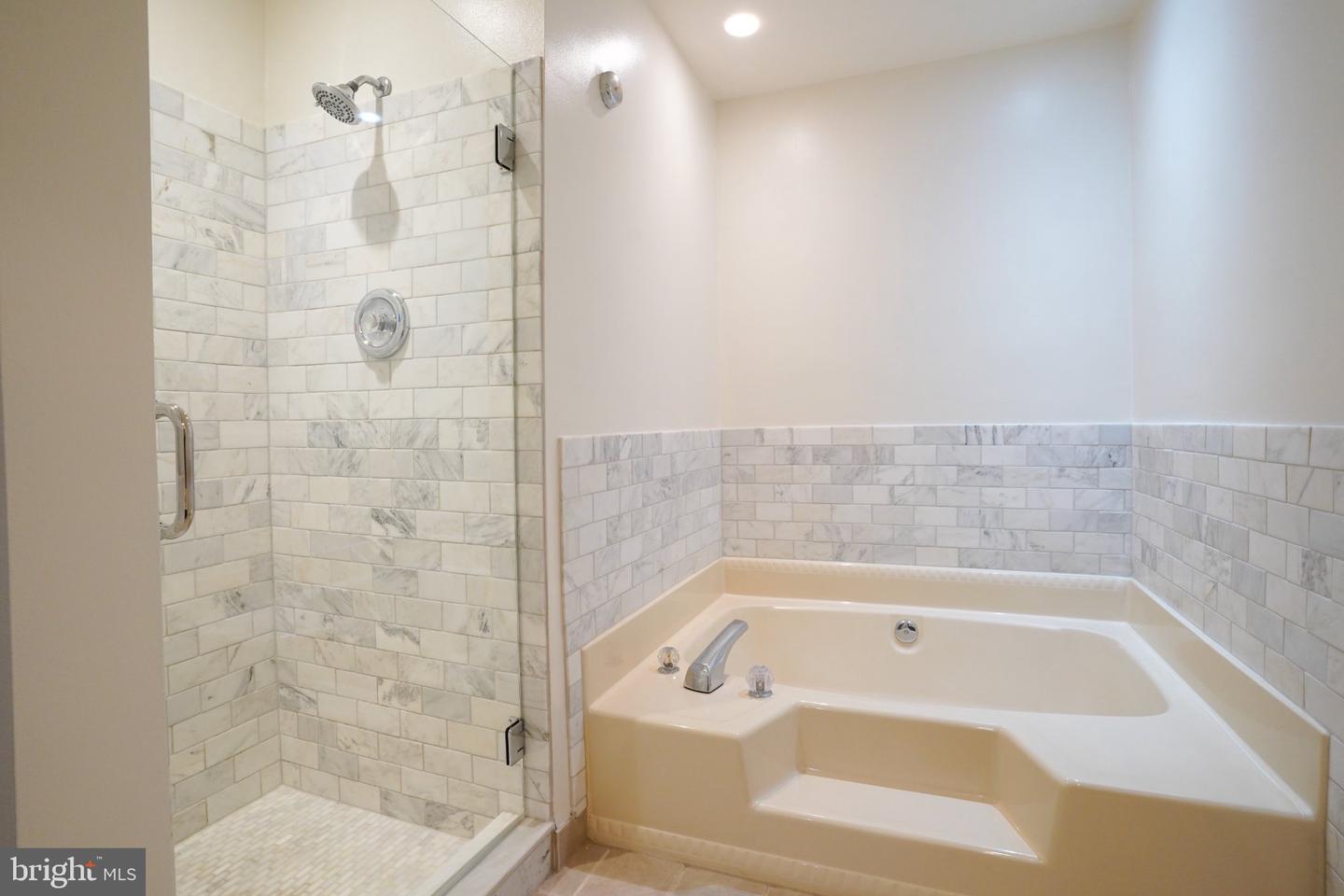 6856 Mclean Province Cir Property Photo 10