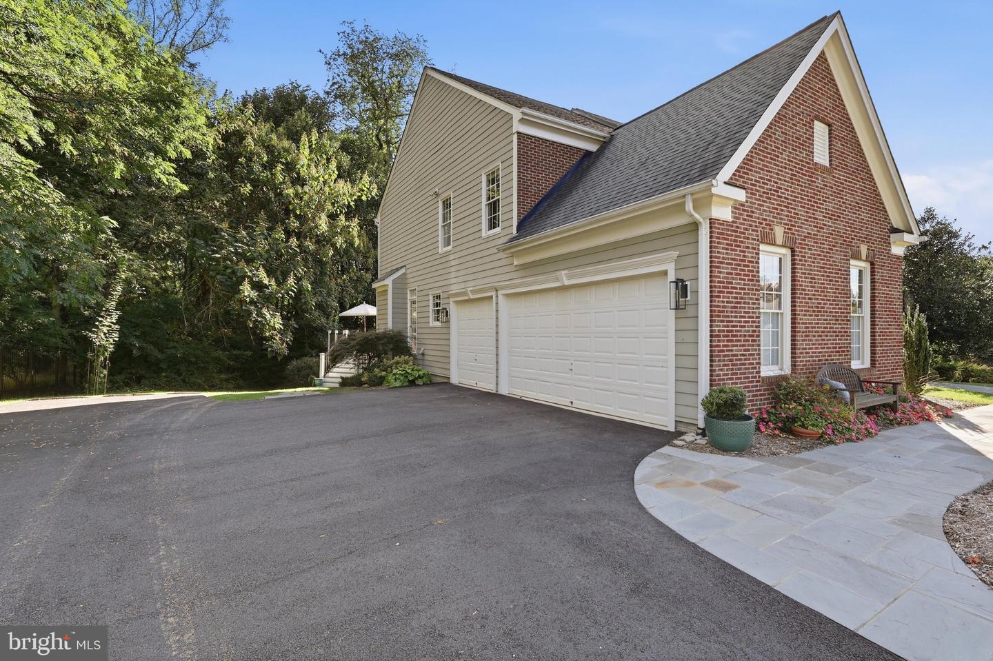 11689 Caris Glenne Dr Property Photo 16