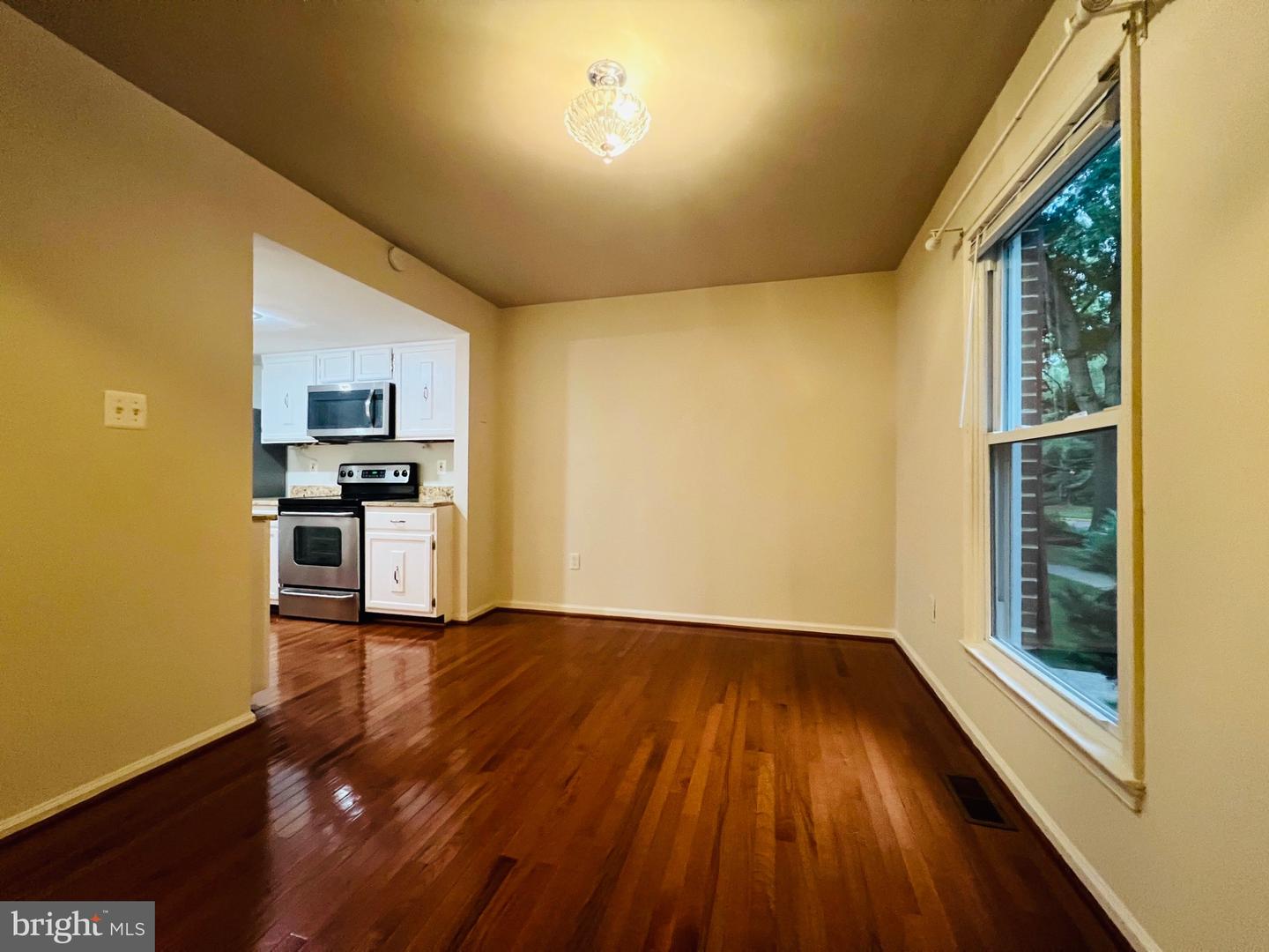 6279 Kerrydale Dr Property Photo 3