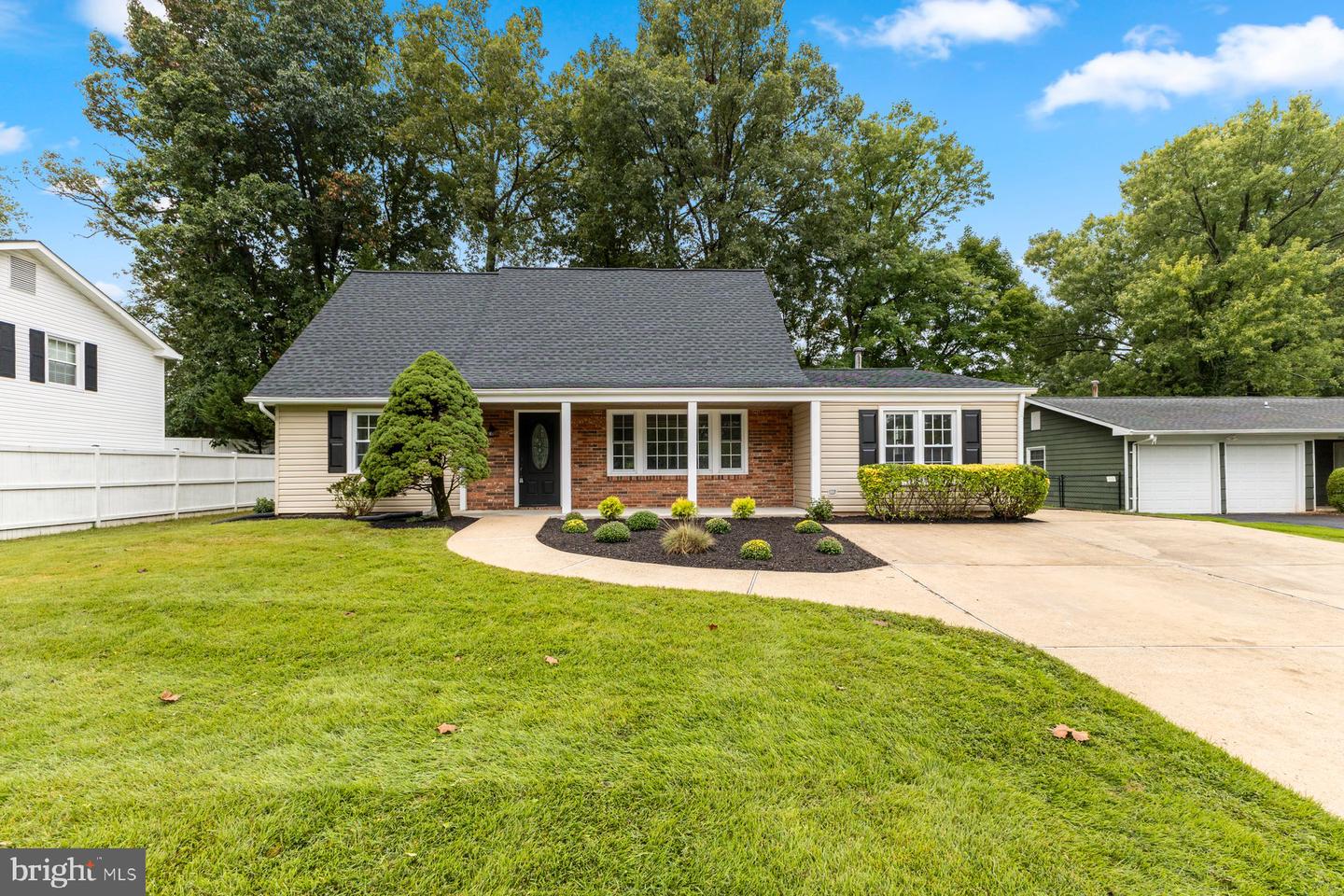13117 Melville Ln Property Photo 1