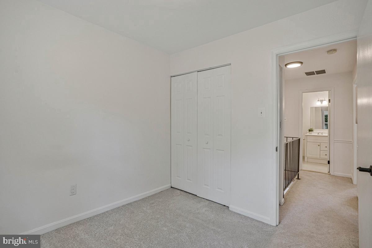 7821 Groveland Sq Property Photo 17