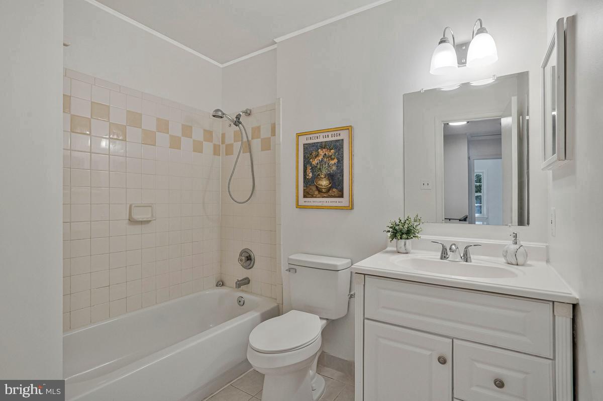 7821 Groveland Sq Property Photo 20