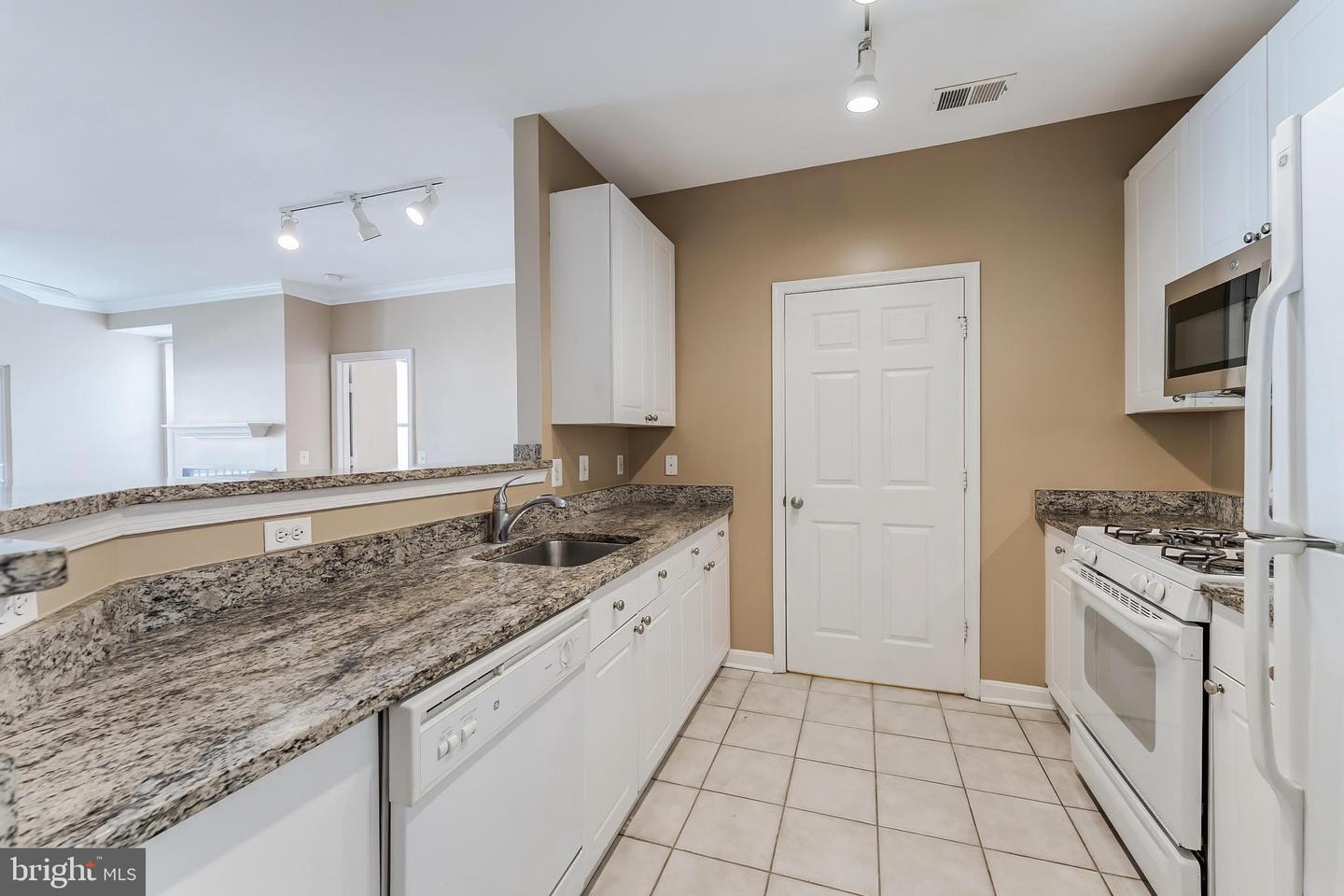 2791 Centerboro Dr #387 Property Photo 10