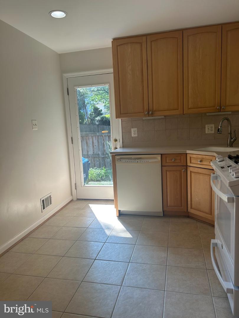 6204 Erman Ct Property Photo 6