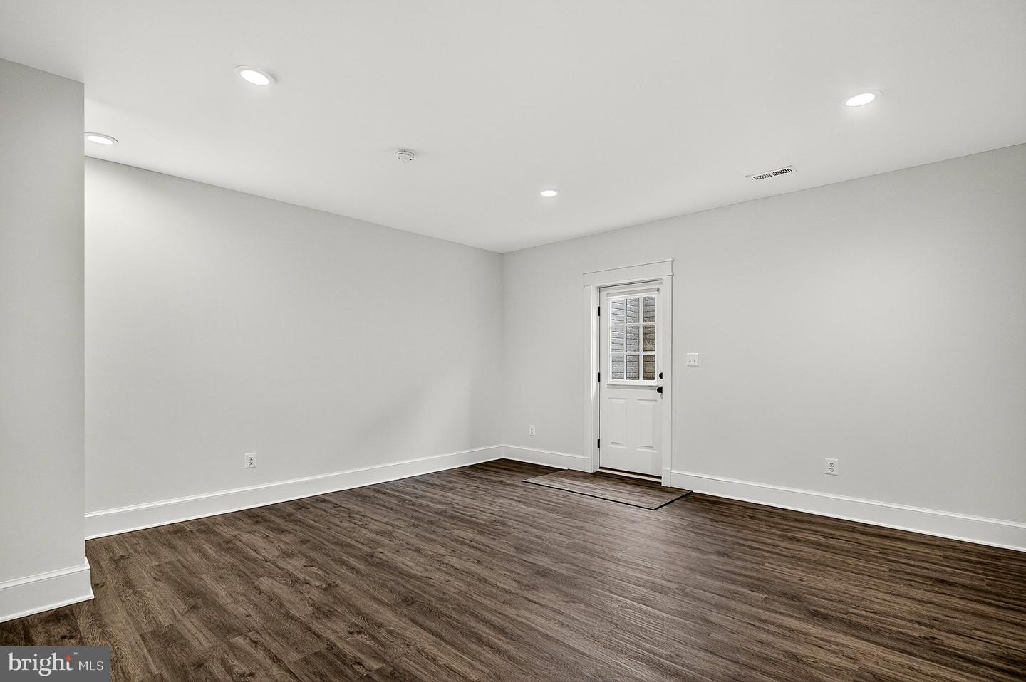 643 Jefferson St Property Photo 63