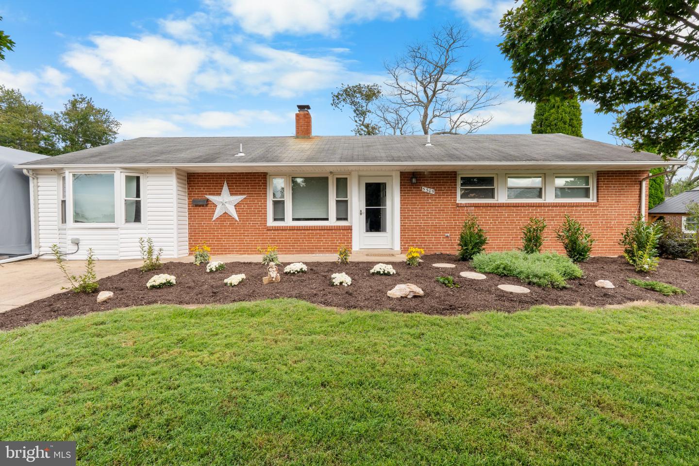 5305 OLDCASTLE LN Property Photo 1