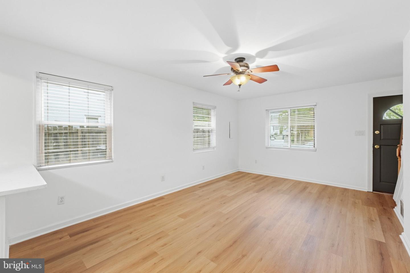 2304 Fairview Ter Property Photo 4