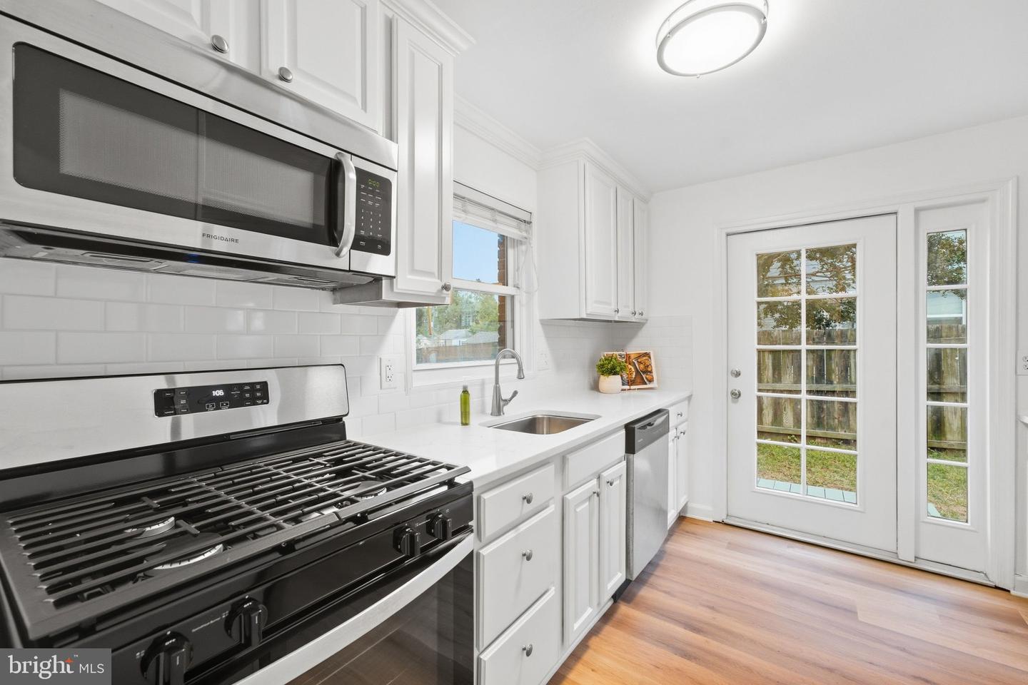 2304 Fairview Ter Property Photo 6