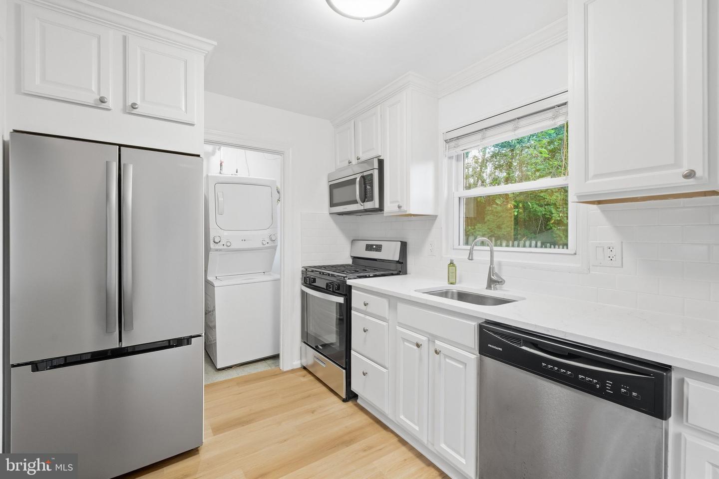 2304 Fairview Ter Property Photo 9
