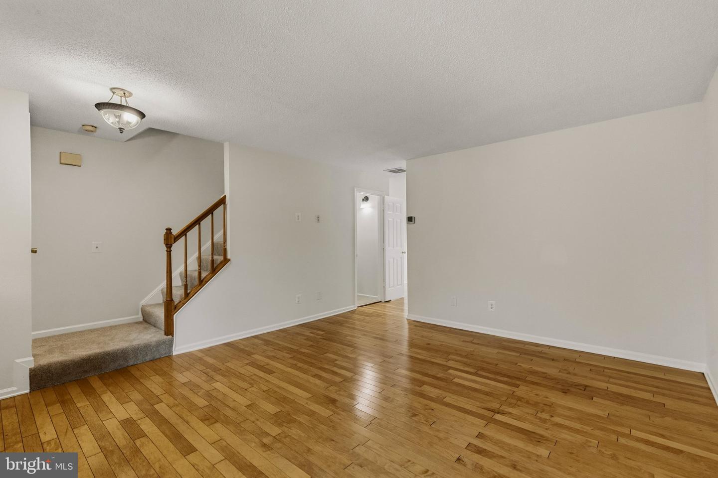 8071 Topper Ct Property Photo 4