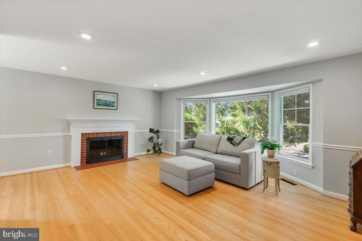 1433 Layman St Property Photo 3