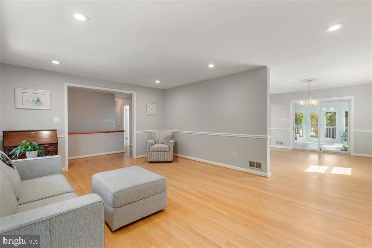 1433 Layman St Property Photo 4