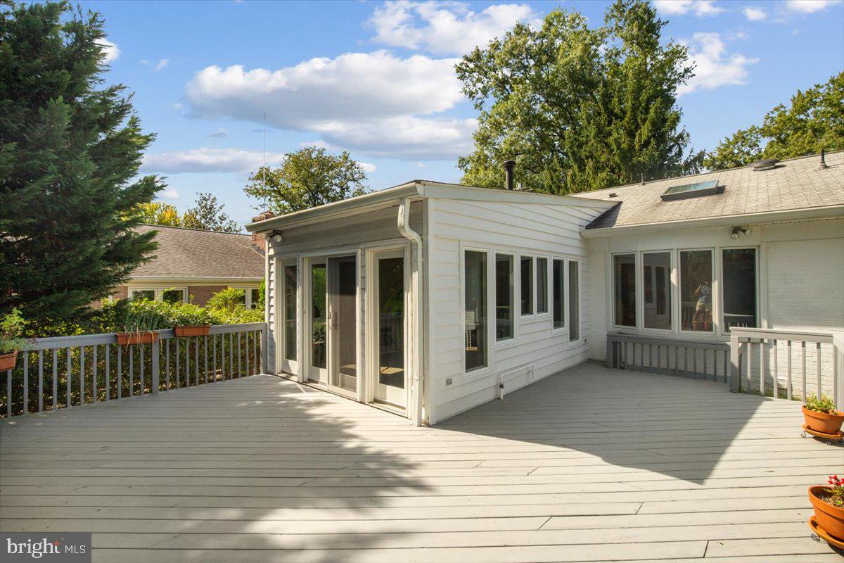 1433 Layman St Property Photo 9