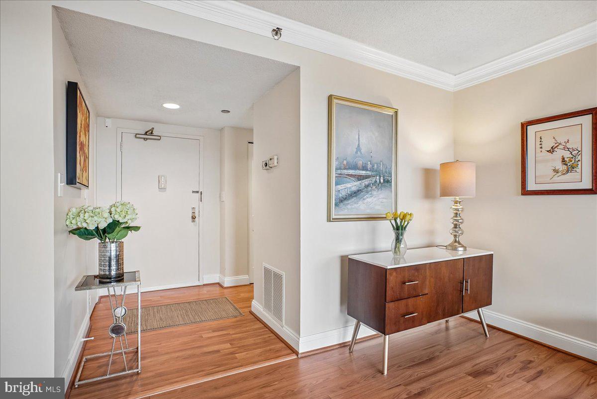 3713 S George Mason Dr #904w Property Photo 10