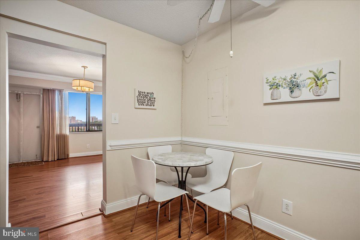 3713 S George Mason Dr #904w Property Photo 12