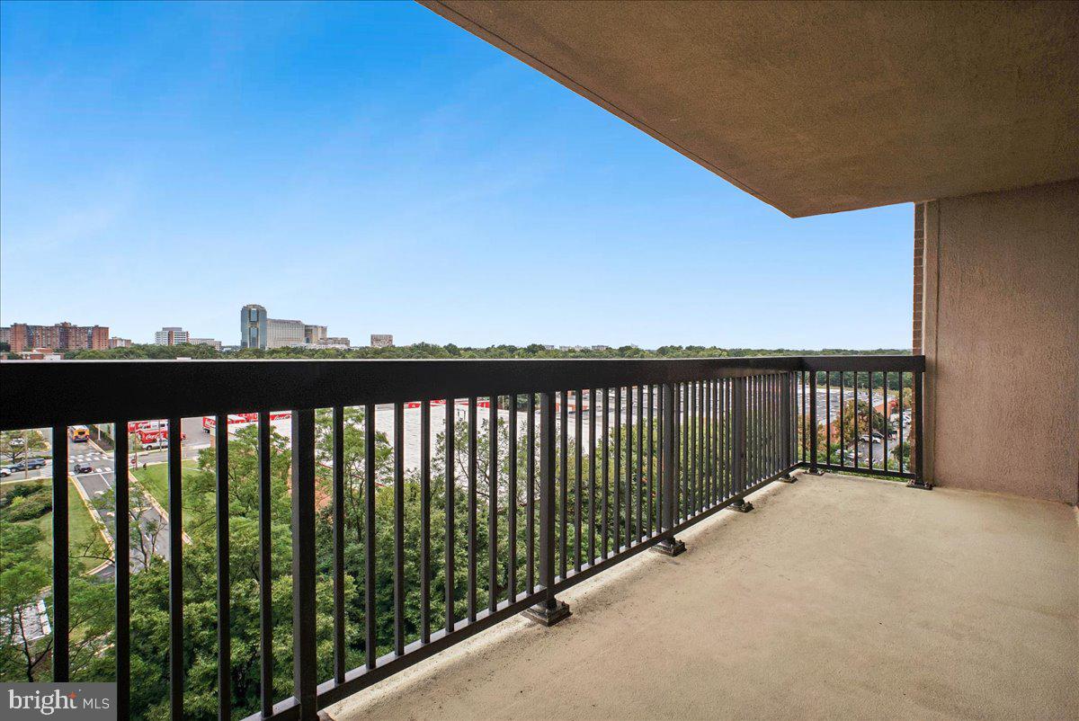 3713 S George Mason Dr #904w Property Photo 14