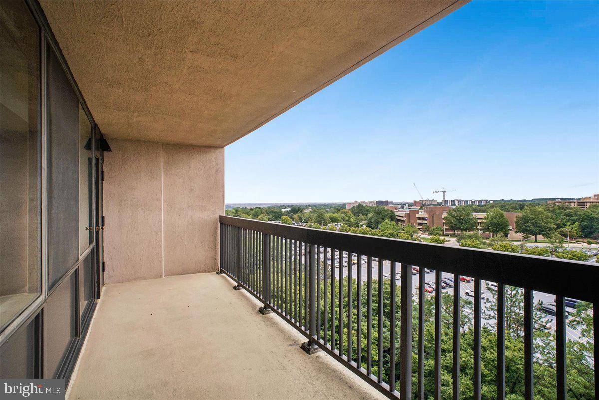 3713 S George Mason Dr #904w Property Photo 24
