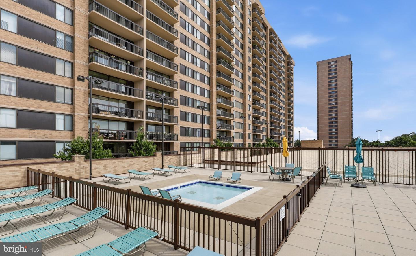 3713 S George Mason Dr #904w Property Photo 30