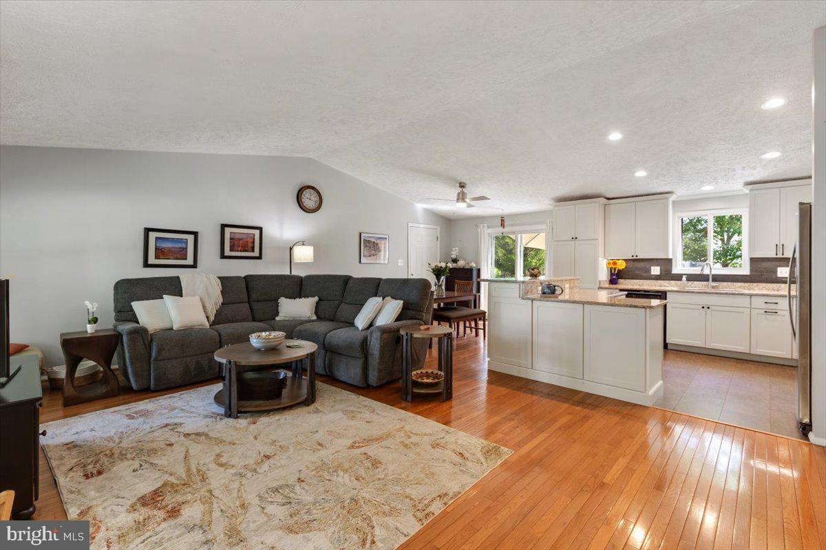 2913 Ashdown Forest Dr Property Photo 8