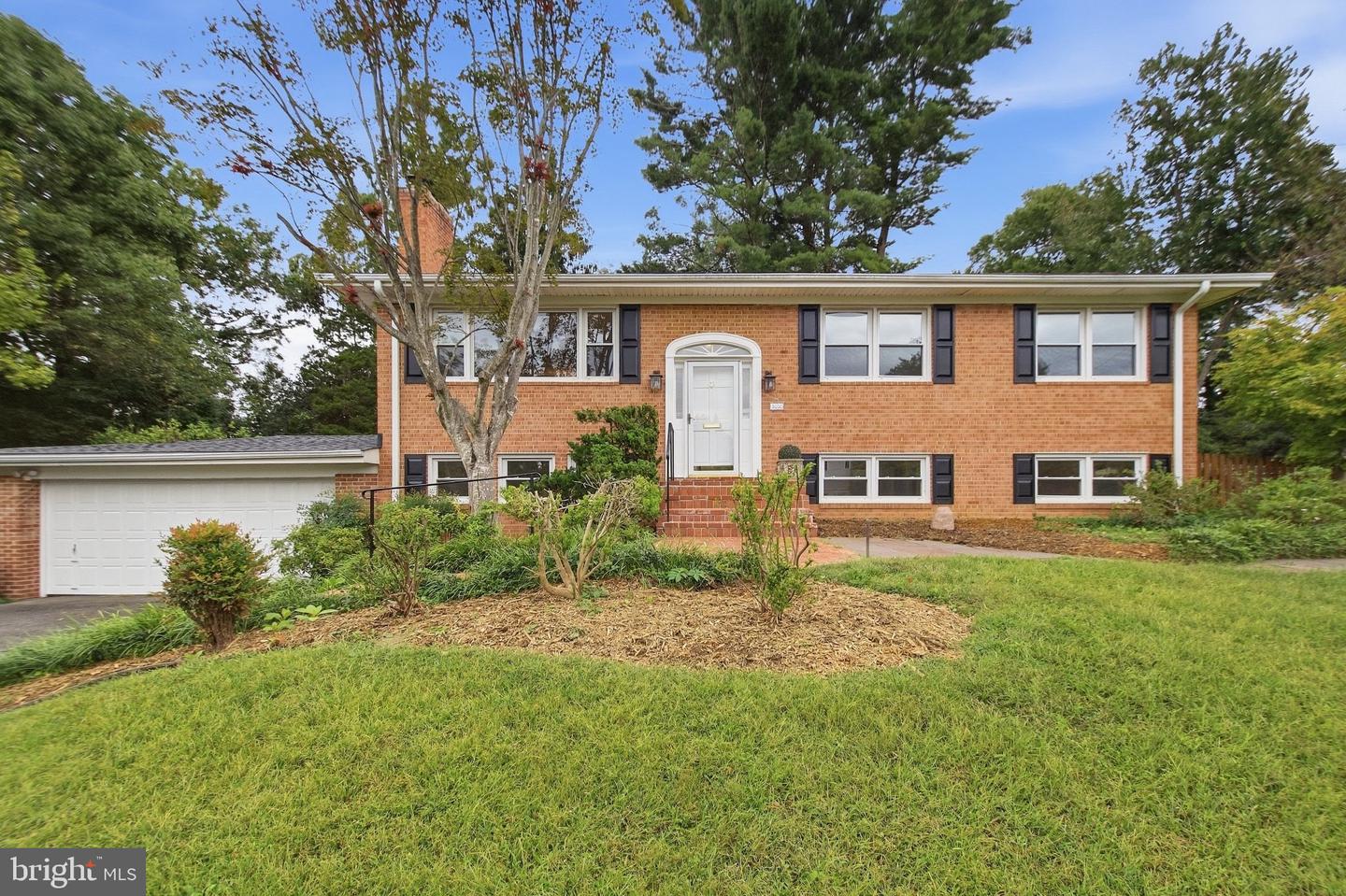 1036 Carper St Property Photo 3