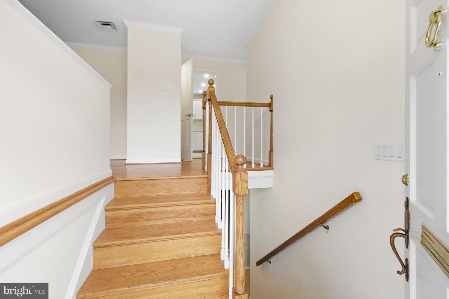 1036 Carper St Property Photo 4