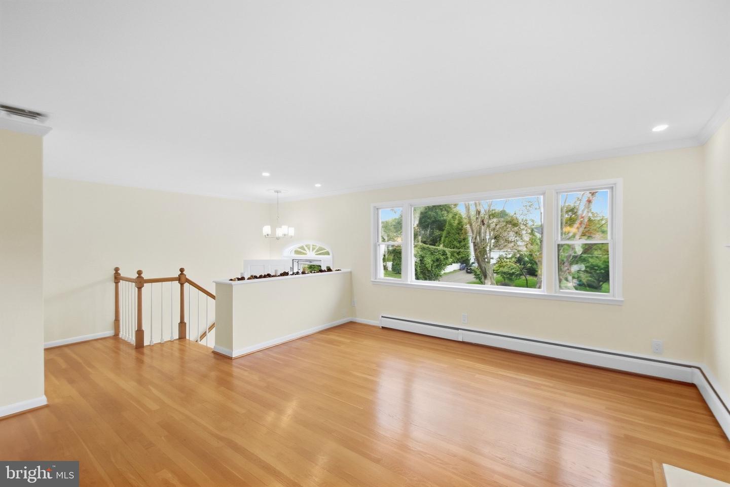 1036 Carper St Property Photo 7