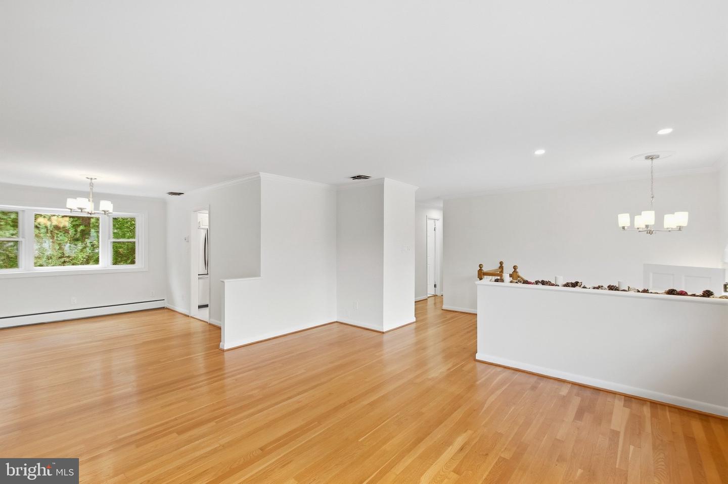 1036 Carper St Property Photo 8