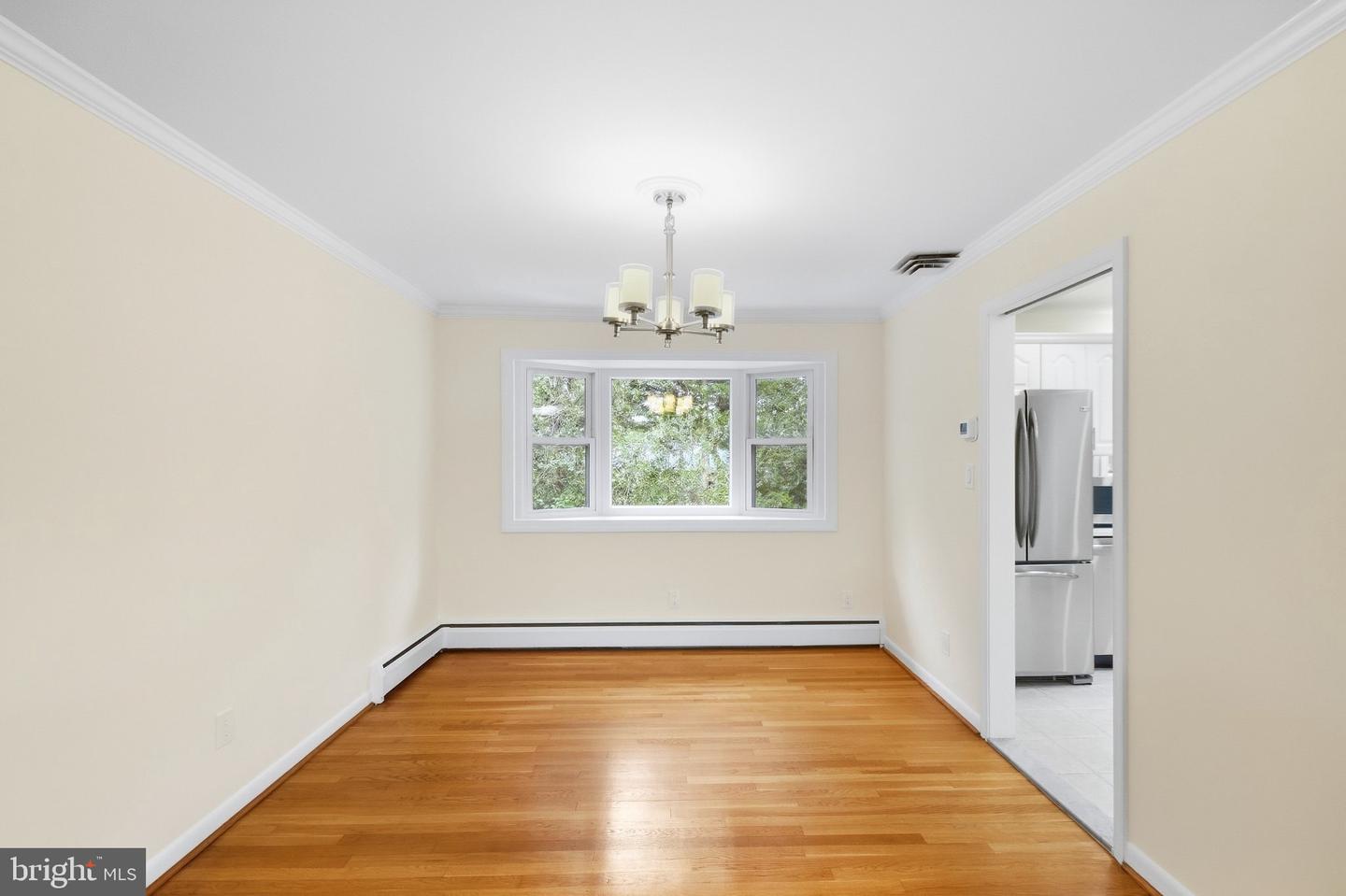 1036 Carper St Property Photo 9