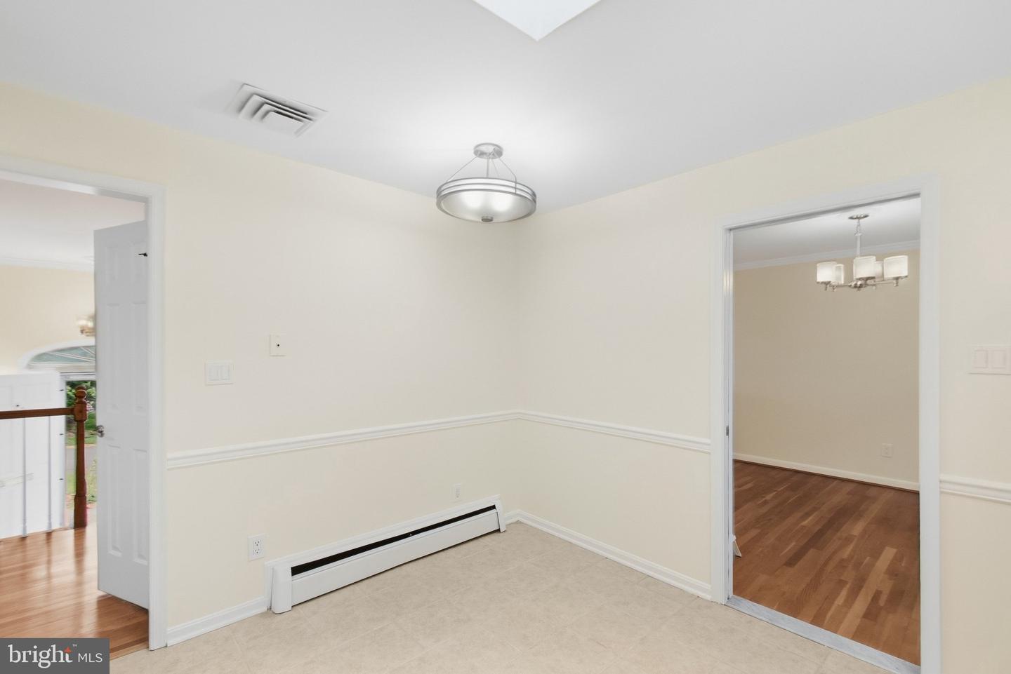 1036 Carper St Property Photo 15